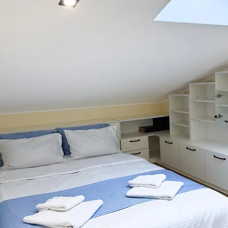 Duplex On Fredra Street Apartman