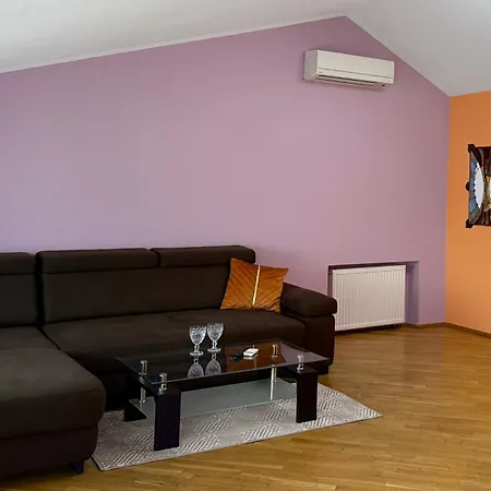 Duplex On Fredra Street Apartman