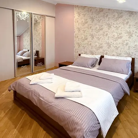 Duplex On Main Square Apartment *