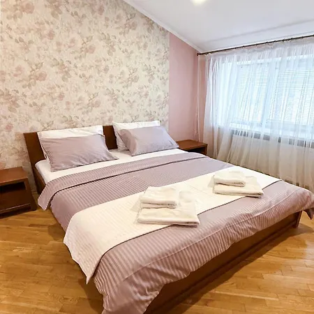 Duplex On Main Square Apartment